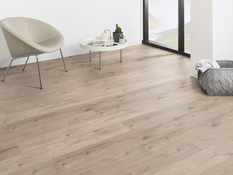 8Mm Living 4V Madera Oak - 2.4M2 Pk - Ac4 - Eg Surface Finish - 8 X 193 X 1383Mm