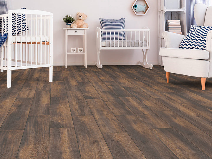 8Mm Rooms Aqua Suite 4V Elba Oak Brown - 2.11M2 Pk  - Ac5 - Nr Surface - Aqua Pearl Joint, 24 Hr Nalfa Tested - 8 X 191 X 1380Mm