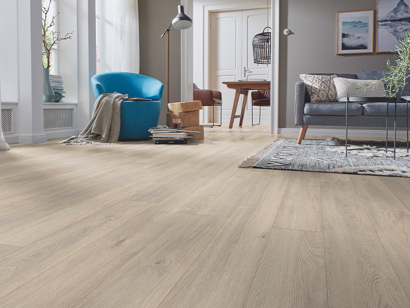 12Mm Rooms Aqua Penthouse 4V Elba Oak Titan - 1.318M2 Pk - Ac5 - Er Surface Aqua Pearl Joint, 24 Hr Nalfa Tested - 12 X 191 X 1380Mm