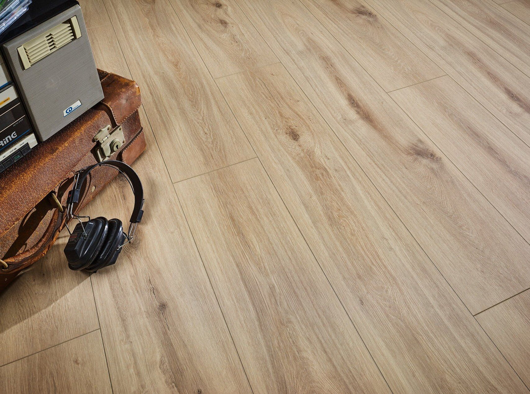 Desperados Oak Long Plank Aqua Plus 12mm AC5 Laminate Flooring laminate flooring detail