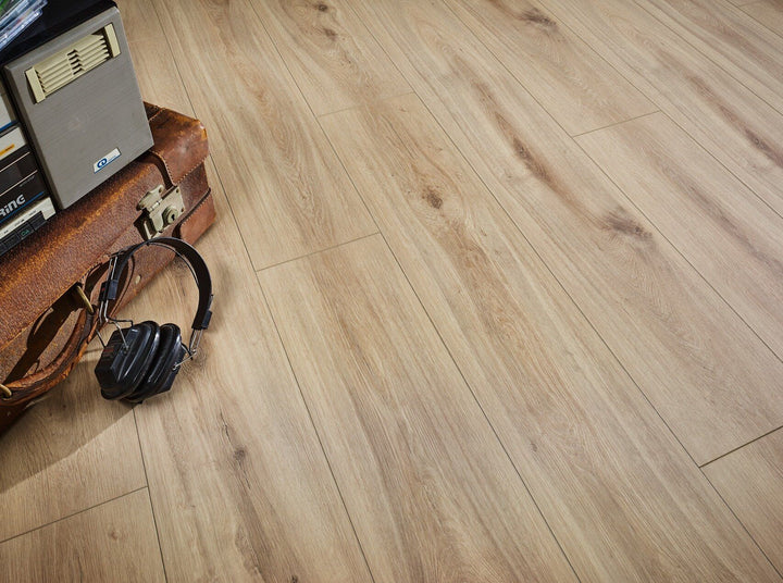 Desperados Oak Long Plank Aqua Plus 12mm AC5 Laminate Flooring laminate flooring detail
