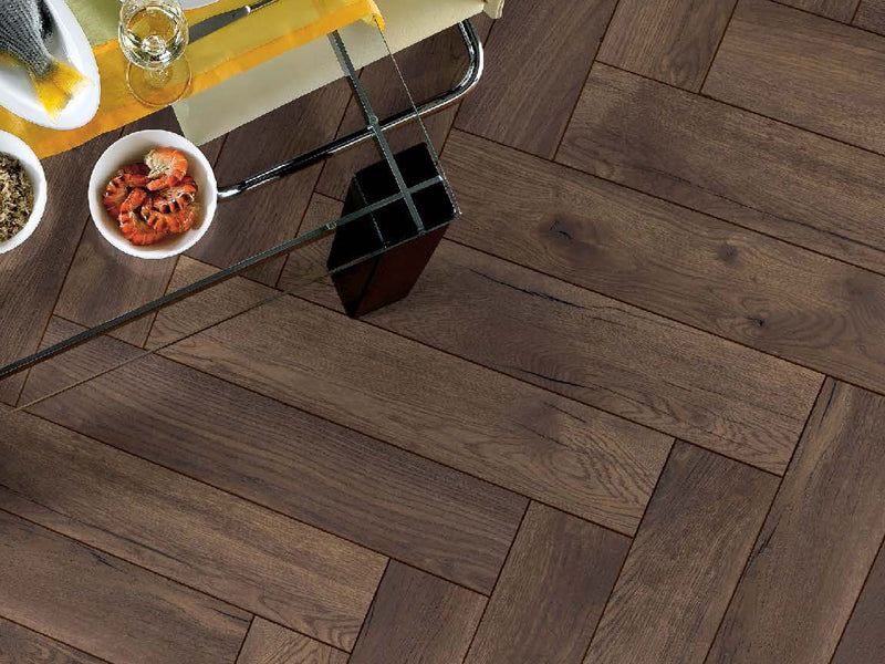8Mm Herringbone 4V Calais Oak - 1.238M2 Pk  - Ac4 - Er Surface Finish - Lefts & Rights - 8 X 133 X 665Mm
