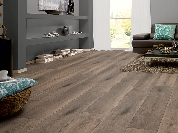 8Mm Dynamic Plus 4V Derby Oak - 2.131M2 Pk - Ac4 - Er Surface Finish - 8 X 193 X 1380Mm