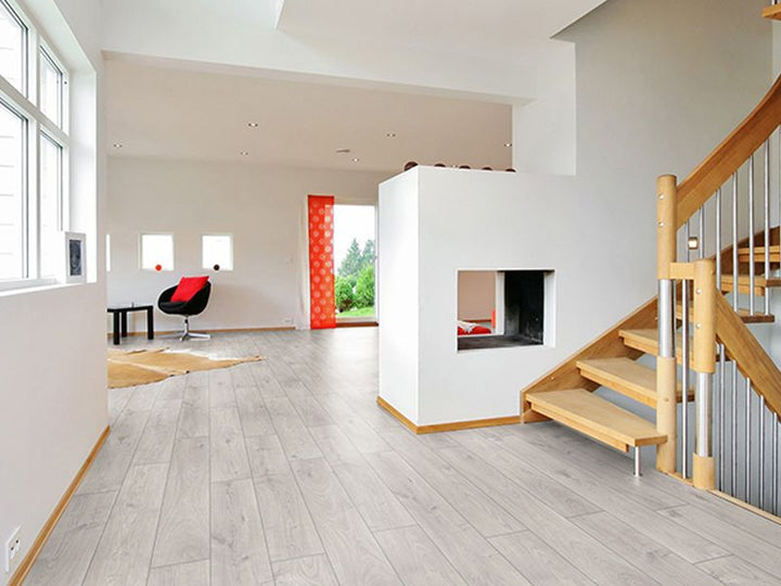 8Mm Dynamic Plus 4V Nordic Oak - 2.131M2 Pk - Ac4 - Er Surface Finish - 8 X 193 X 1380Mm