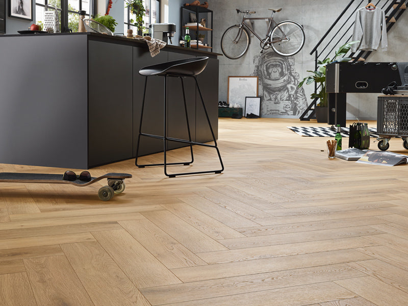 8Mm Herringbone 4V Pisa Oak - 1.238M2 Pk  - Ac4 - Er Surface Finish - Lefts & Rights - 8 X 133 X 665Mm