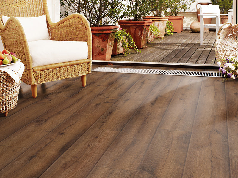 8Mm Living 4V Dorado Oak  - 2.4M2 Pk - Ac4 - Eg Surface Finish - 8 X 193 X 1383Mm