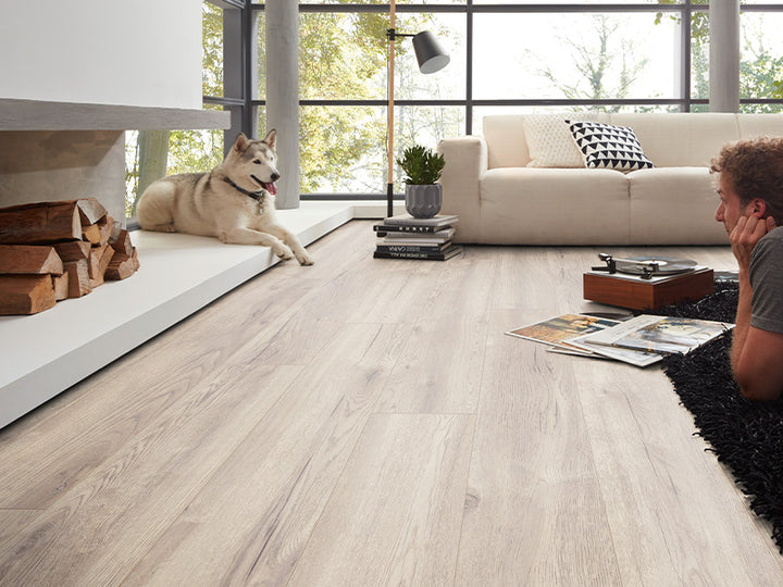 8Mm Dynamic Plus 4V Pettersson Oak Beige - 2.131M2 Pk  - Ac4 - Er Surface Finish - 8 X 193 X 1380Mm