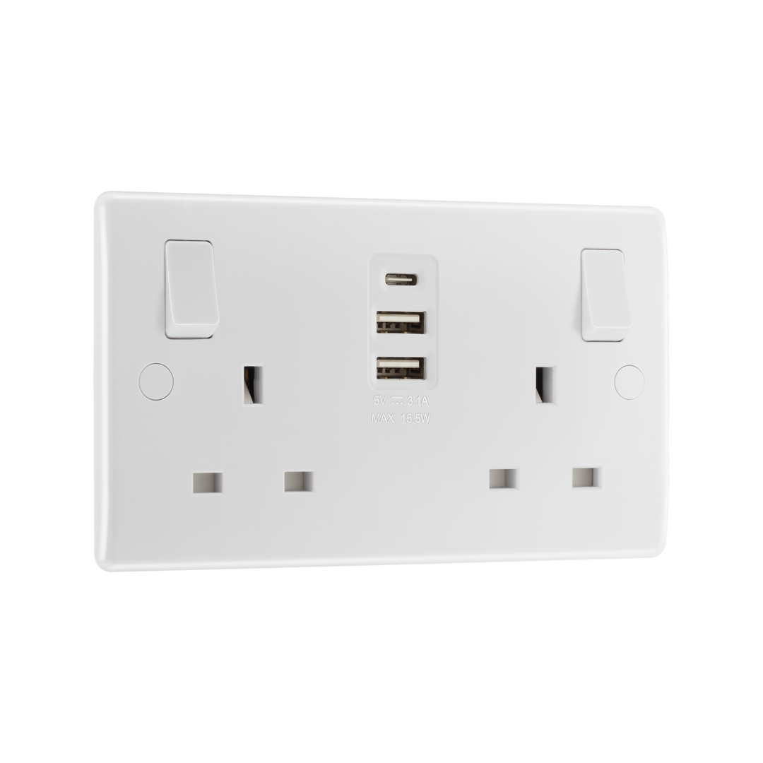 Double Switched Socket 13A with 2 x USB-A & 1 x USB-C 15W – Rounded Edge White – BG 822UAAC15-01 angled view