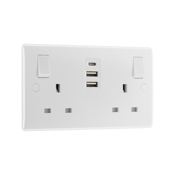 Double Switched Socket 13A with 2 x USB-A & 1 x USB-C 15W – Rounded Edge White – BG 822UAAC15-01 angled view