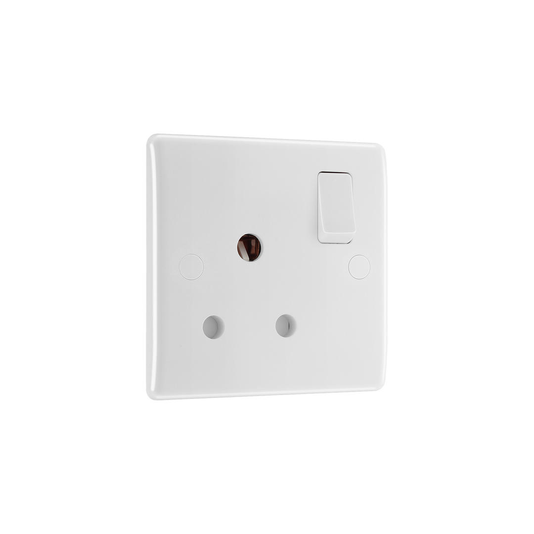 15A Single Round Pin Switched Socket – Rounded Edge White – BG 899-01 angled view