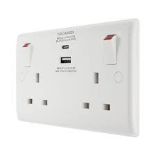 Sasta 2 Gang Switched Socket White 3.1 USB + C Type