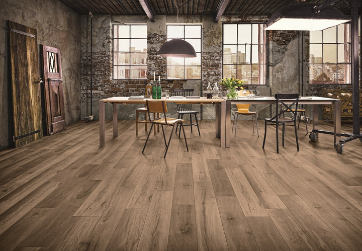 Wild West Oak Long Plank Aqua Plus 12mm AC5 Laminate Flooring laminate flooring detail